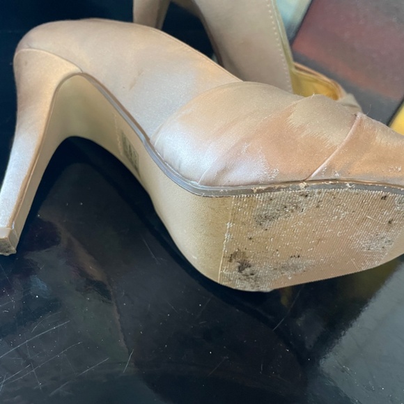 Size 8 Call it Spring heels - Picture 2 of 6